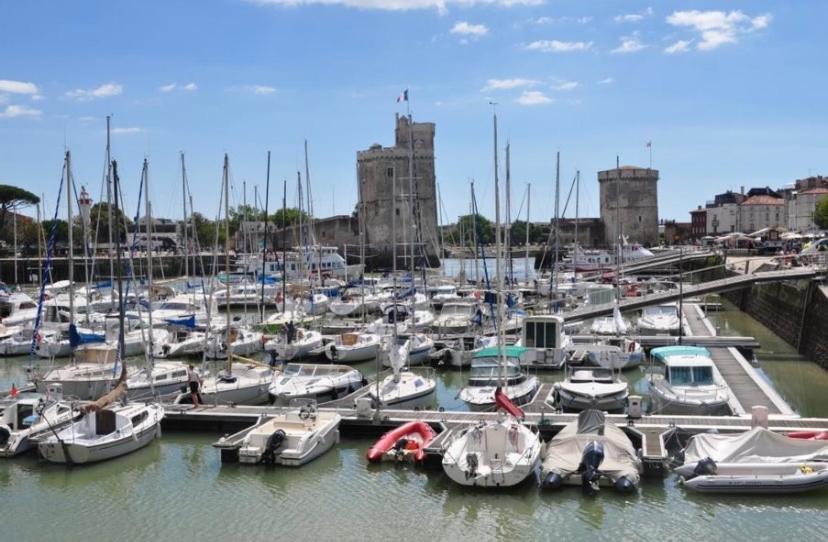 Maison Terrasse Proche Centre Ville Et Ile De Re La Rochelle  Eksteriør bilde